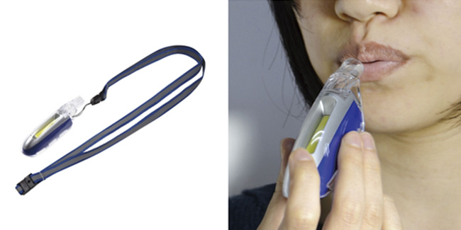 LEDライト付きホイッスルとその使用例