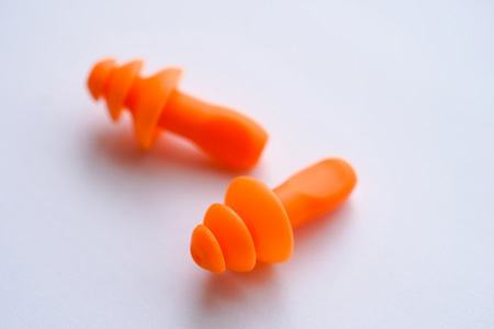 オレンジ色の耳栓